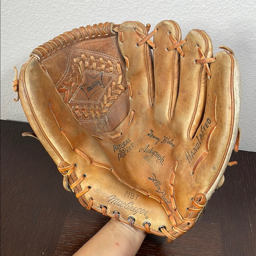 vintage MacGregor M9T Tommy Helms Autograph Model baseball glove